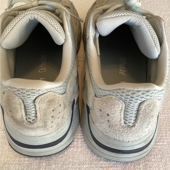 Size 7.5- adidas Yeezy Boost 700 V1 Salt
#